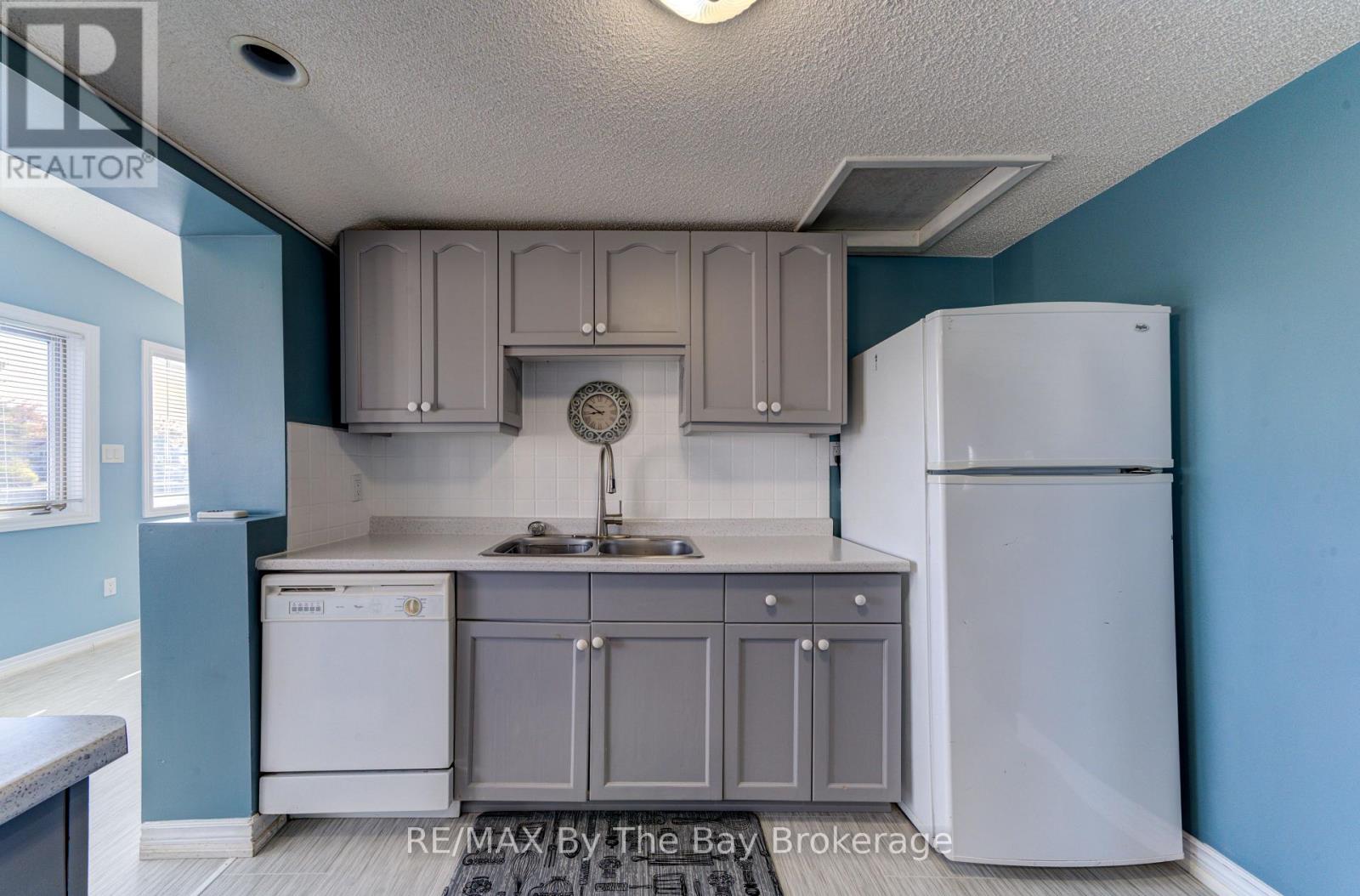 15 Willow Street, Wasaga Beach, Ontario  L9Z 2L4 - Photo 14 - S12567990