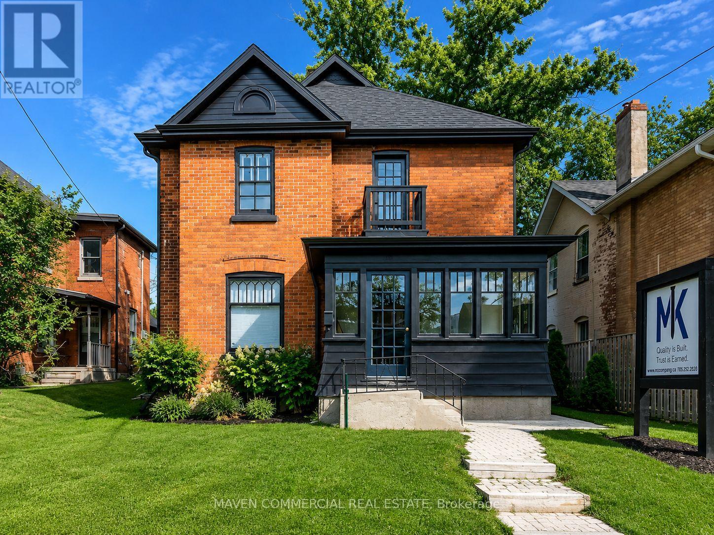 28 Ross Street, Barrie, Ontario  L4N 1E9 - Photo 1 - S12766502