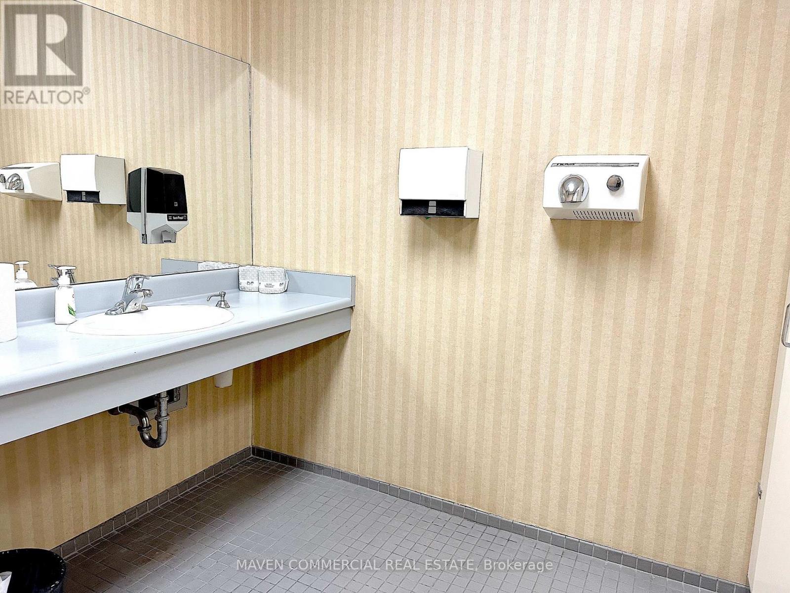 204 - 85 Bayfield Street, Barrie, Ontario  L4M 3A7 - Photo 20 - S12916392