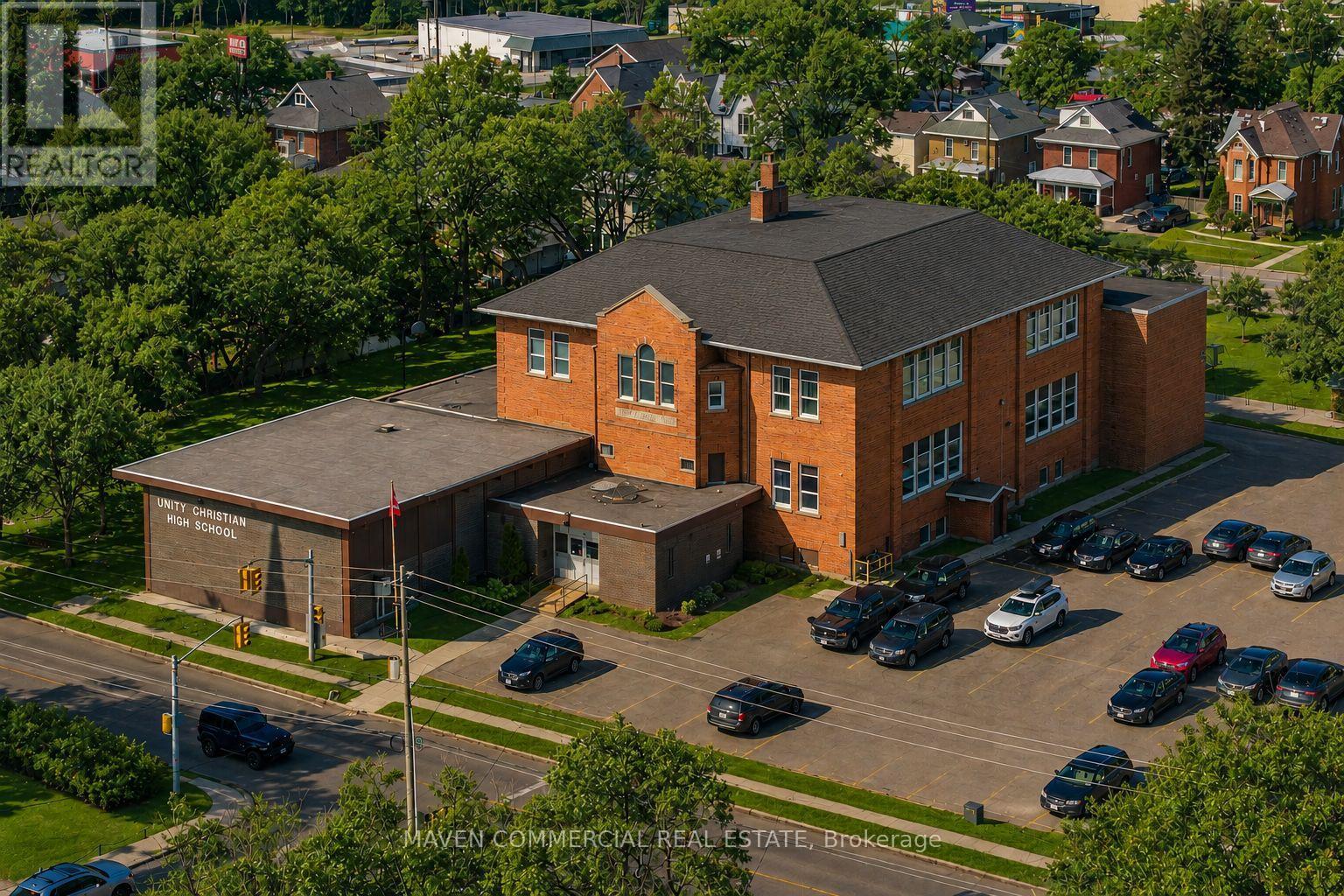 25 Burton Avenue, Barrie, Ontario  L4N 2R3 - Photo 2 - S13027428