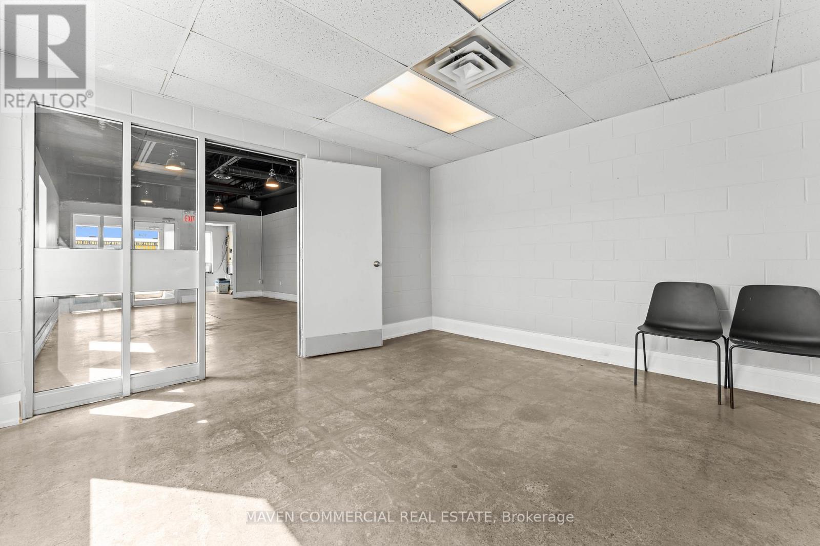 354 Tiffin Street, Barrie, Ontario  L4N 9W7 - Photo 6 - S13096952