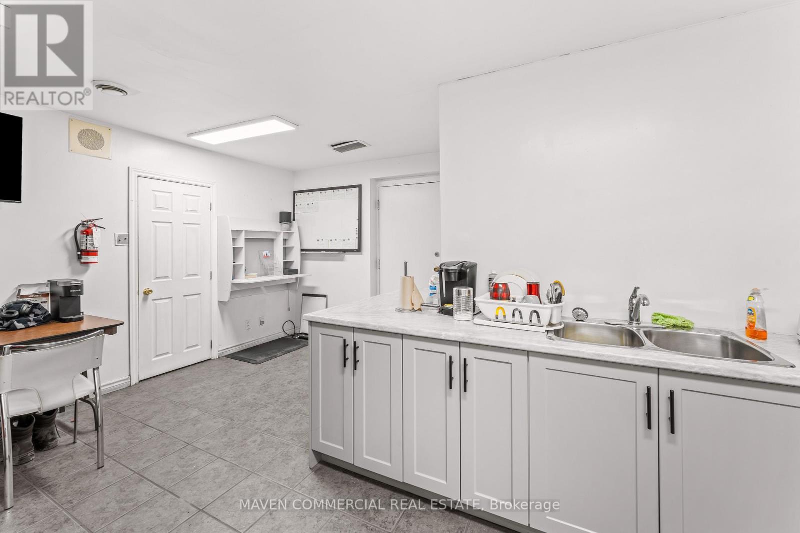 4 Hamilton Road, Barrie, Ontario  L4N 8Y5 - Photo 8 - S13221302